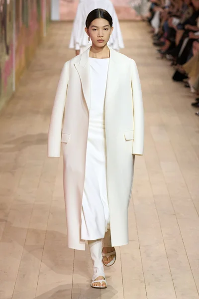 Look 10